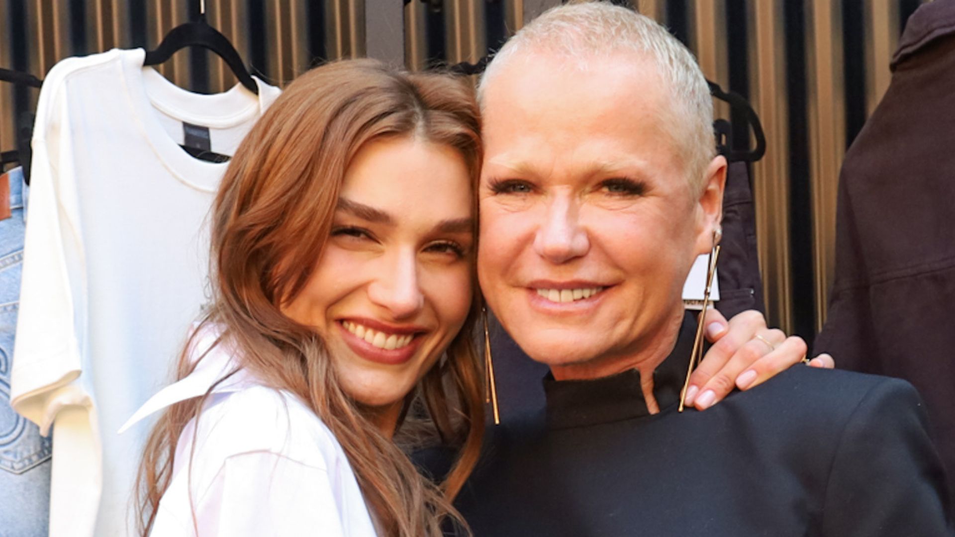 Xuxa se declara para a filha, Sasha Meneghel, após desfile de sua marca