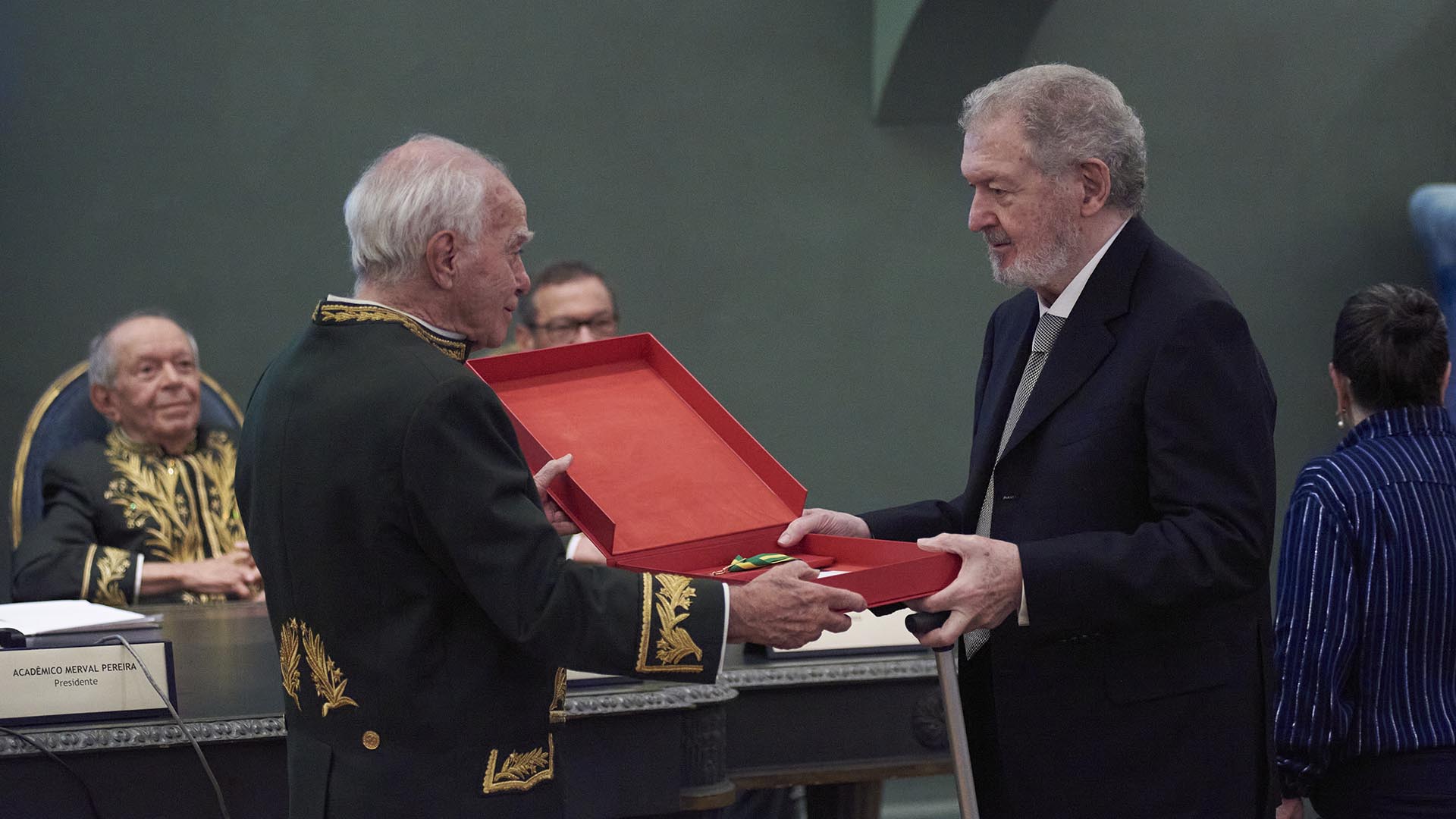 Thomaz Souto Corrêa recebe a Medalha João Ribeiro na Academia Brasileira de Letras
