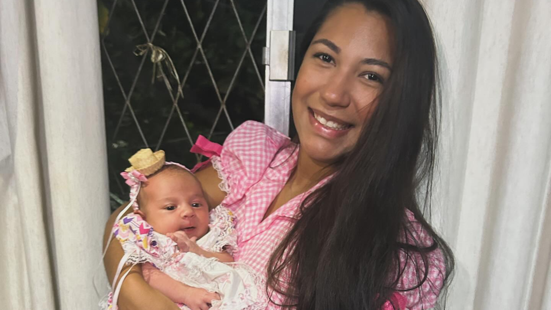 Filha de Anderson Leonardo, do Molejo, celebra primeiro mesversário de primogênita