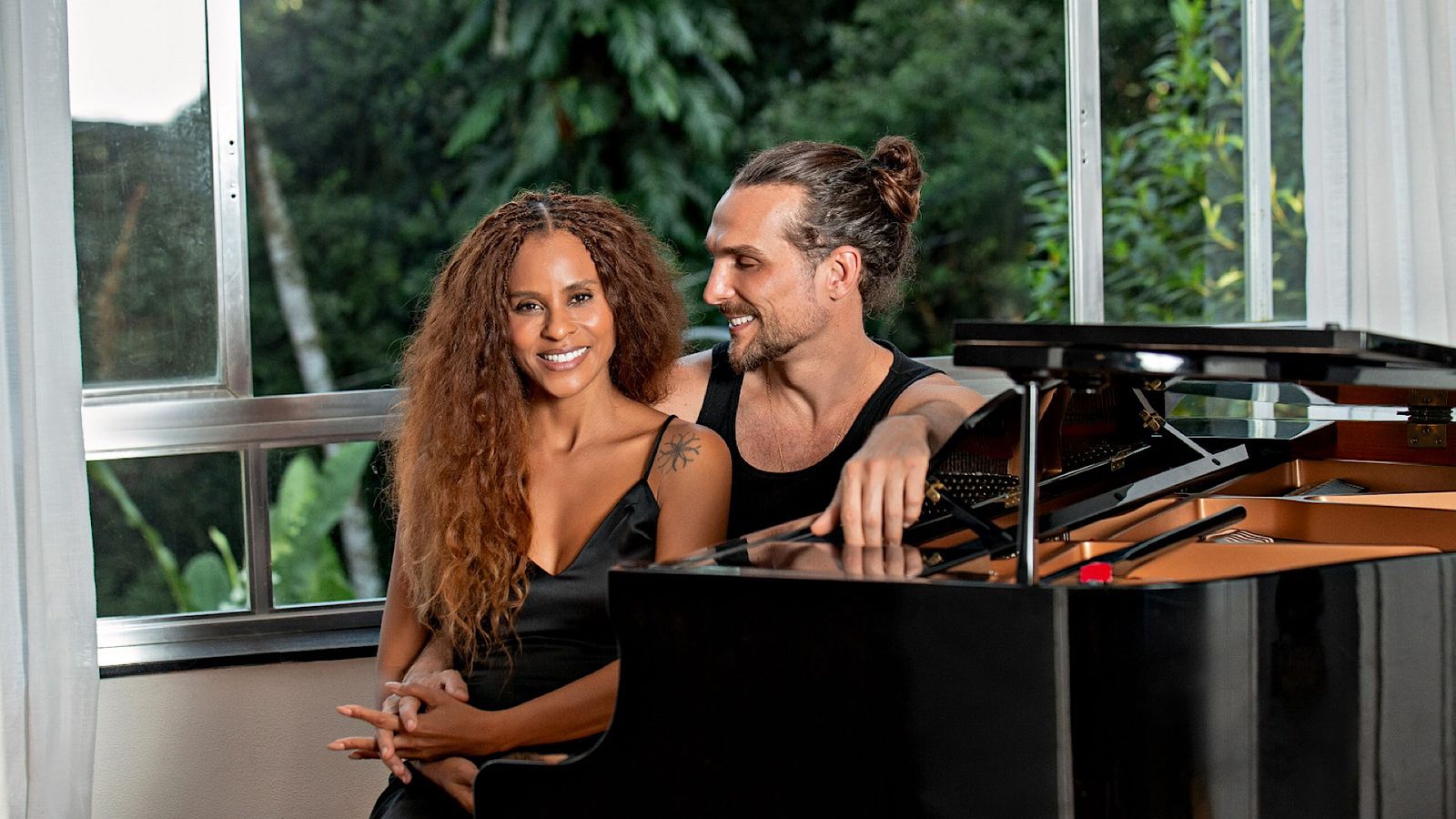 Aline Wirley e Igor Rickli abrem intimidade do casal: ‘Um amor que abraça’