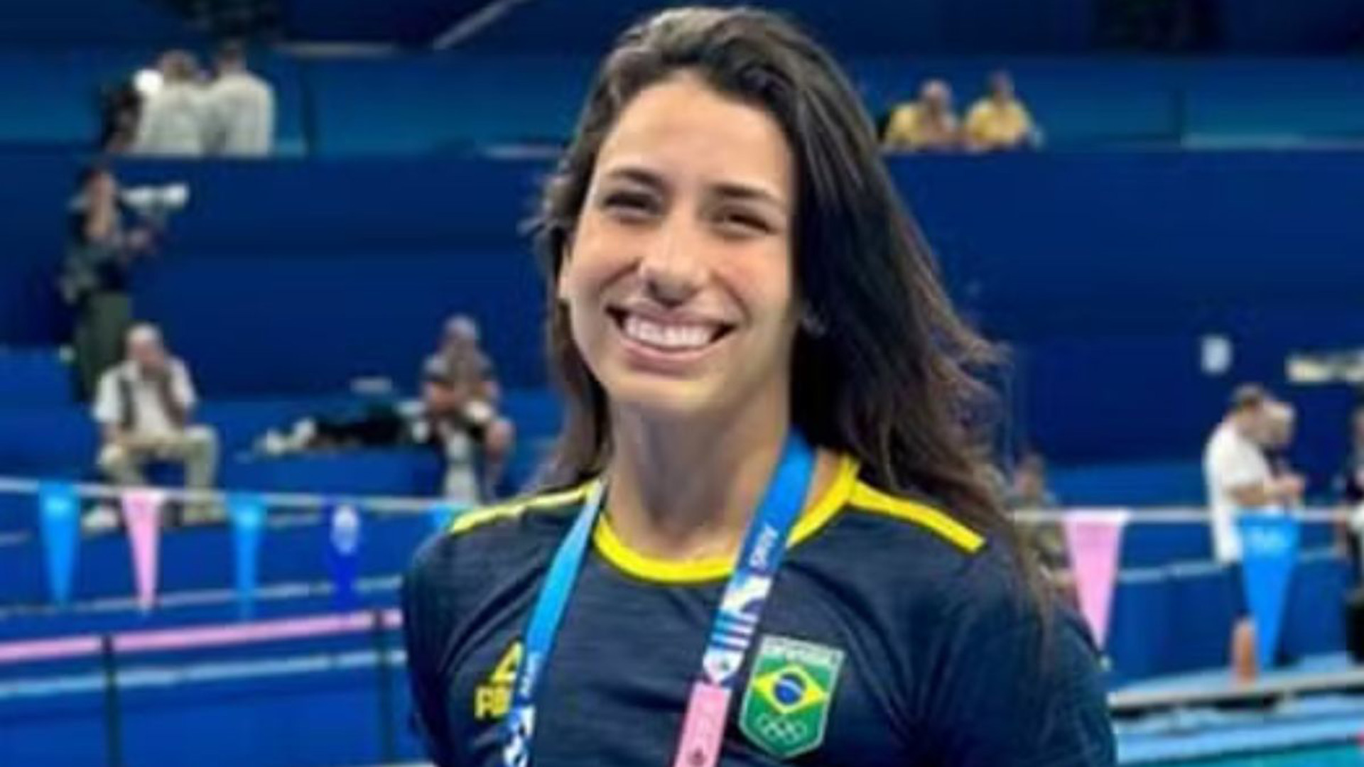 Olimpíadas 2024: Nadadora brasileira é punida e retorna ao Brasil