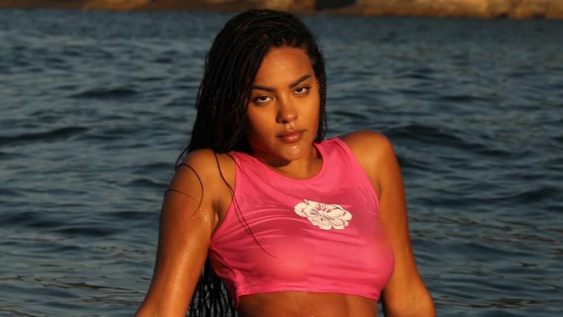 Bella Campos ostenta corpão sarado durante passeio de barco: “Maravilhosa”