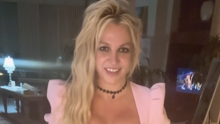 Britney Spears terminou namoro porque se sentia usada pelo ex, diz site