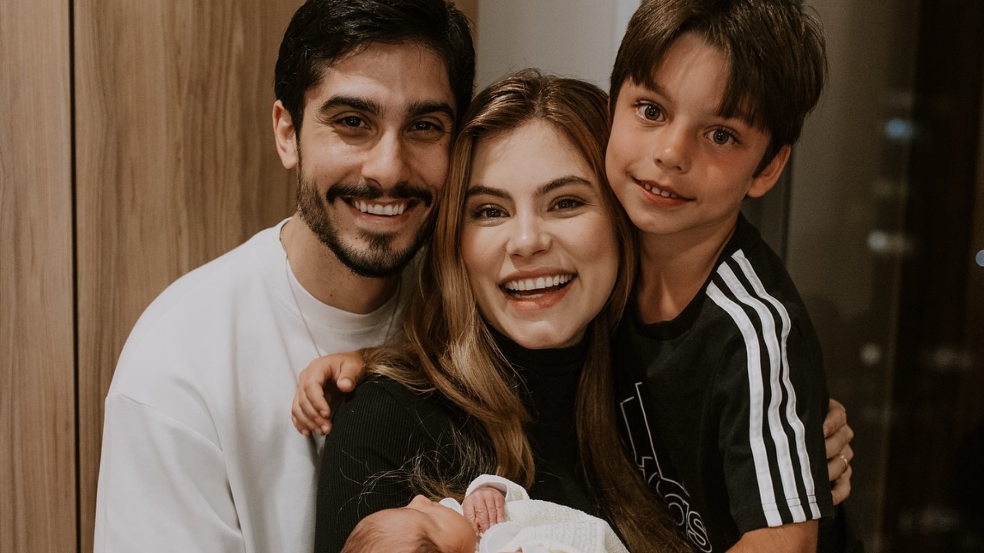 Bruna Hamú se derrete em cliques inéditos do filho recém-nascido: “Meu amor”