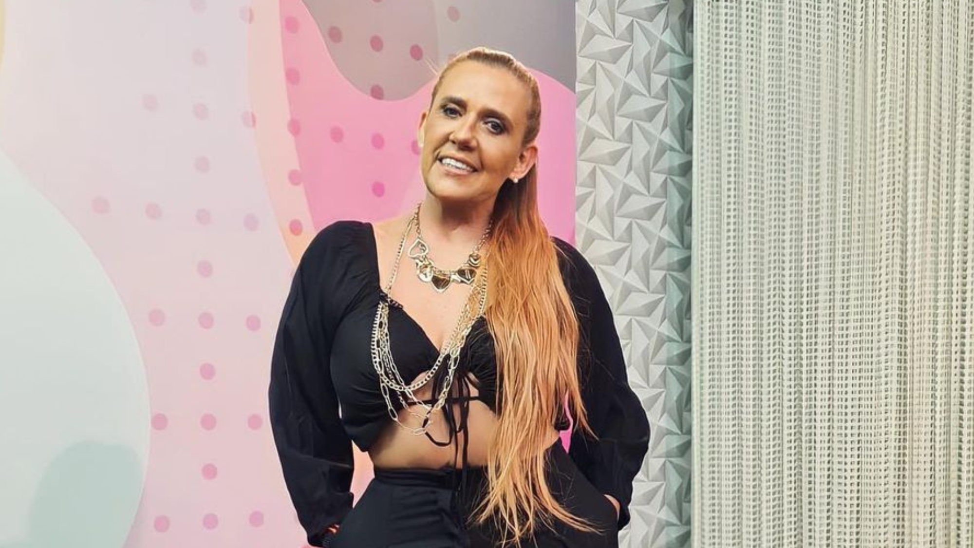 Rita Cadillac se reinventa para novas gerações e celebra carreira