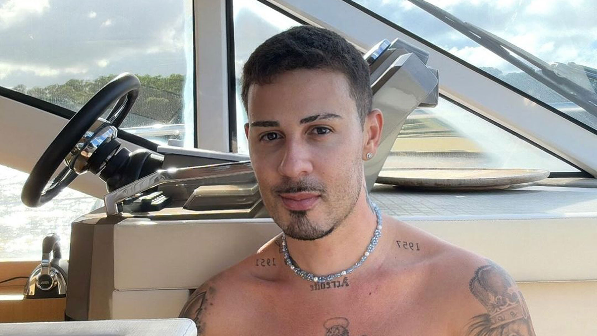 Carlinhos Maia posta vídeo dançando e arrasa no rebolado
