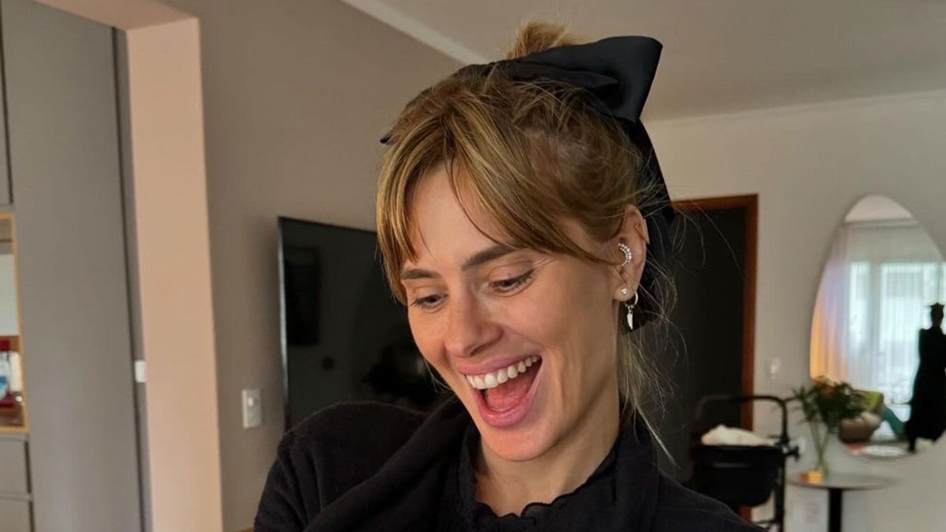 Carolina Dieckmann se derrete com fofura de filha de Fe Paes Leme. Veja!