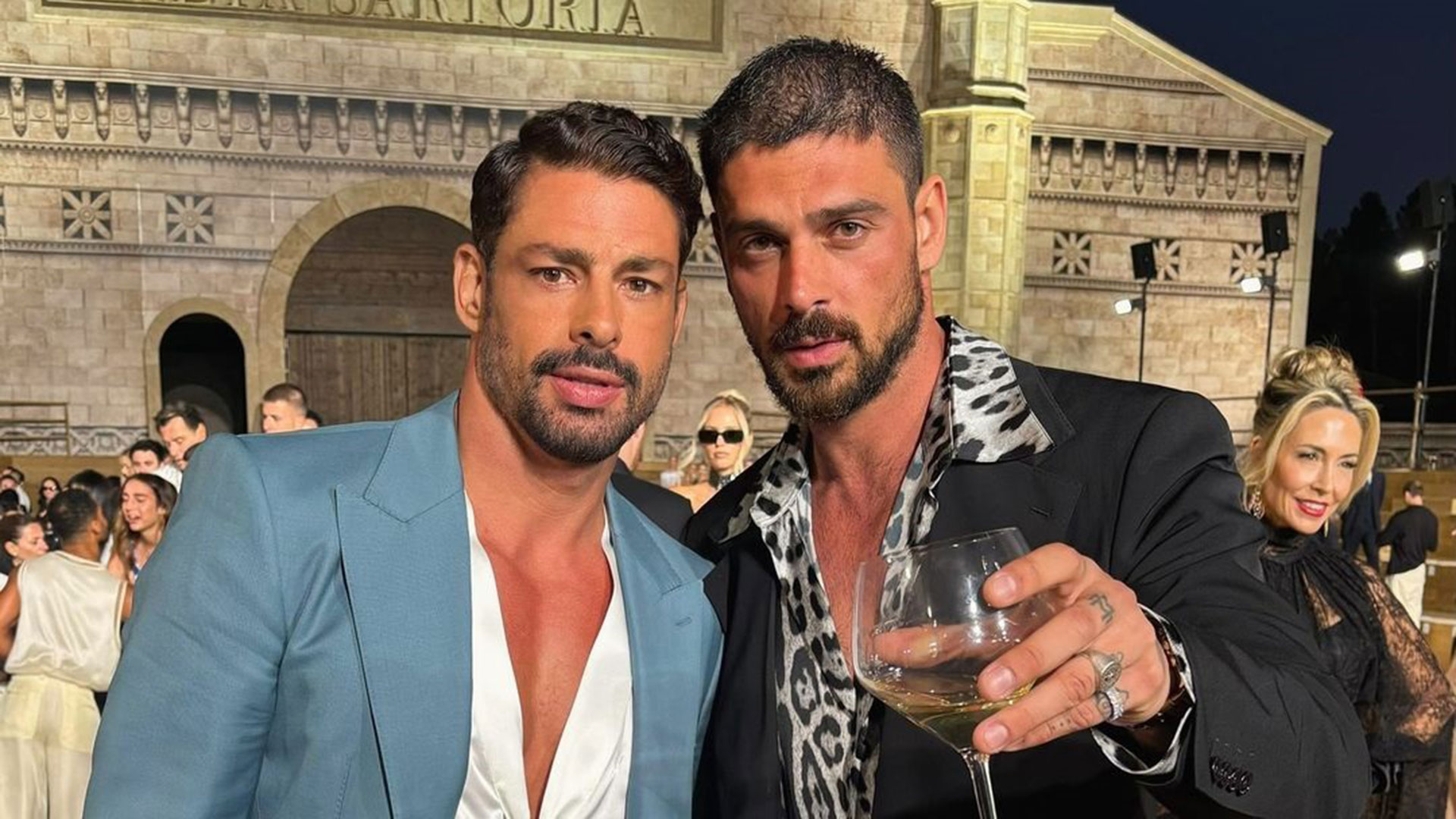 Cauã Reymond posa com famoso galã italiano e fãs reagem