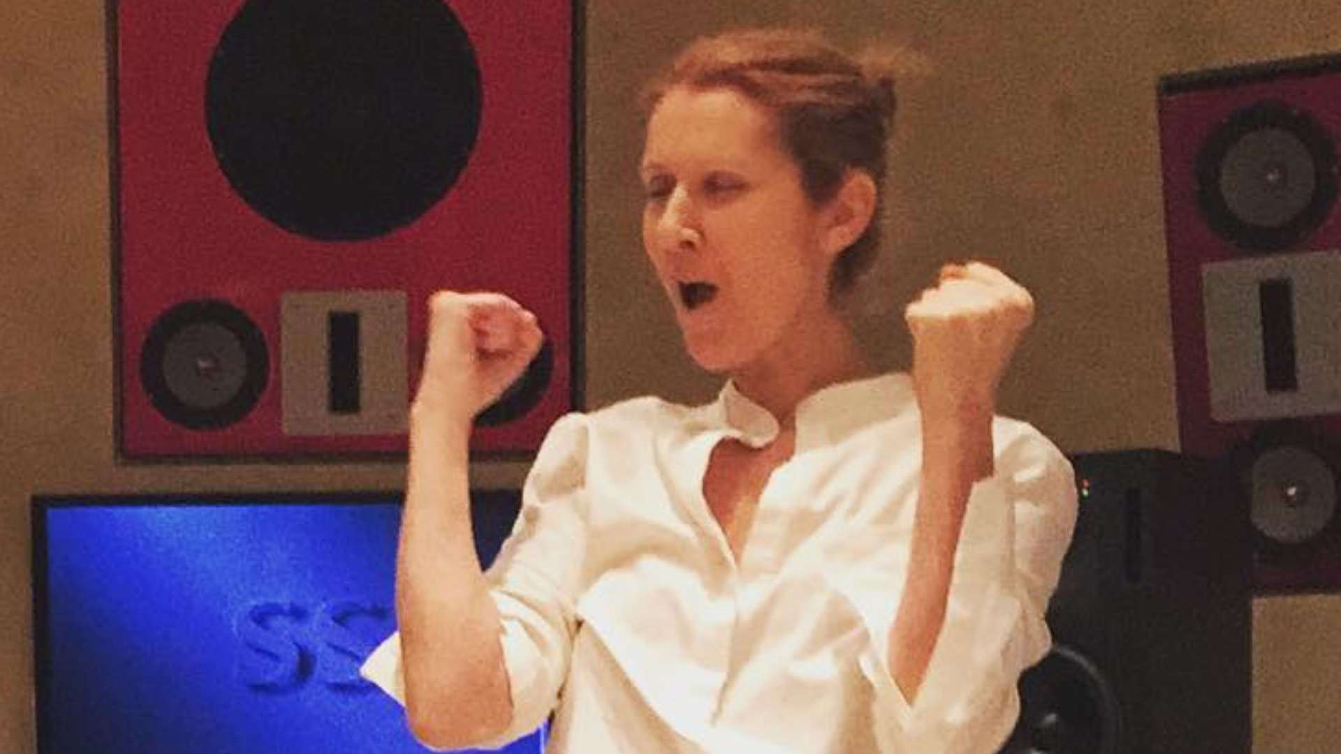 Nas Olimpíadas, Céline Dion cumpre promessa feita após diagnóstico de doença autoimune