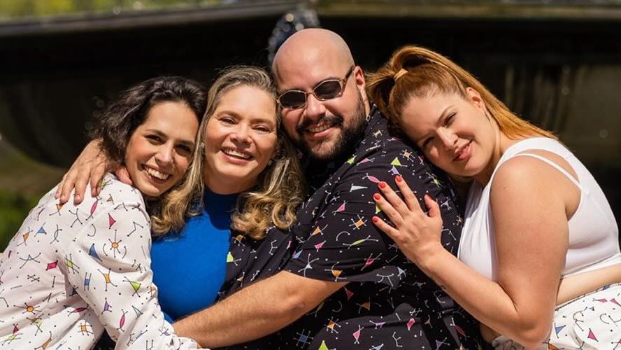Cintia Abravanel revela que filhos a ajudam na arte plástica: ‘Tenho orgulho’