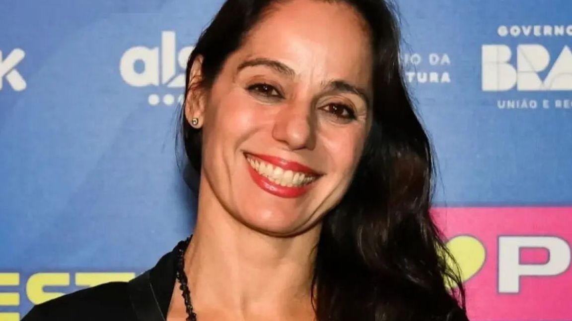 Cláudia Mauro fez do casamento dos pais inspiração para obra premiada: ‘Muita festa’