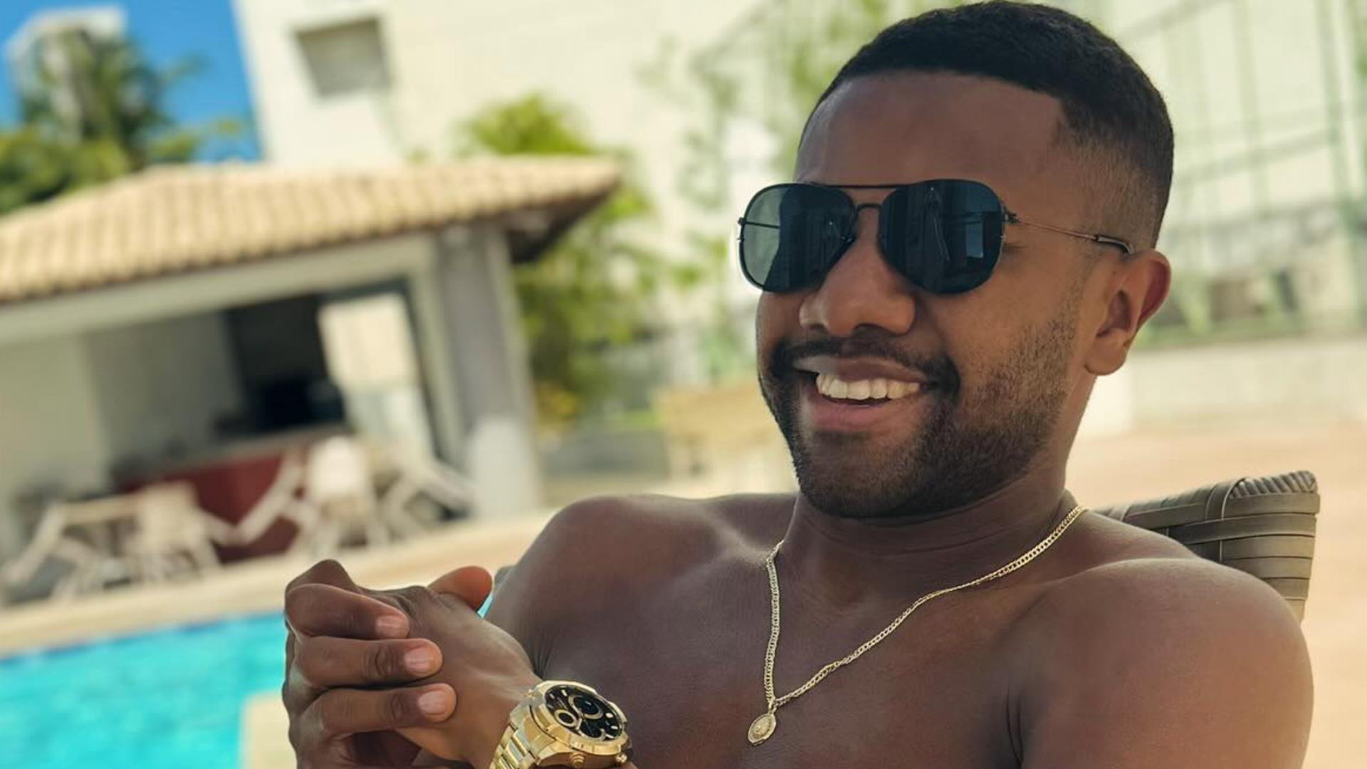 Ex-BBB Davi exibe foto de morena que beijou em Parintins