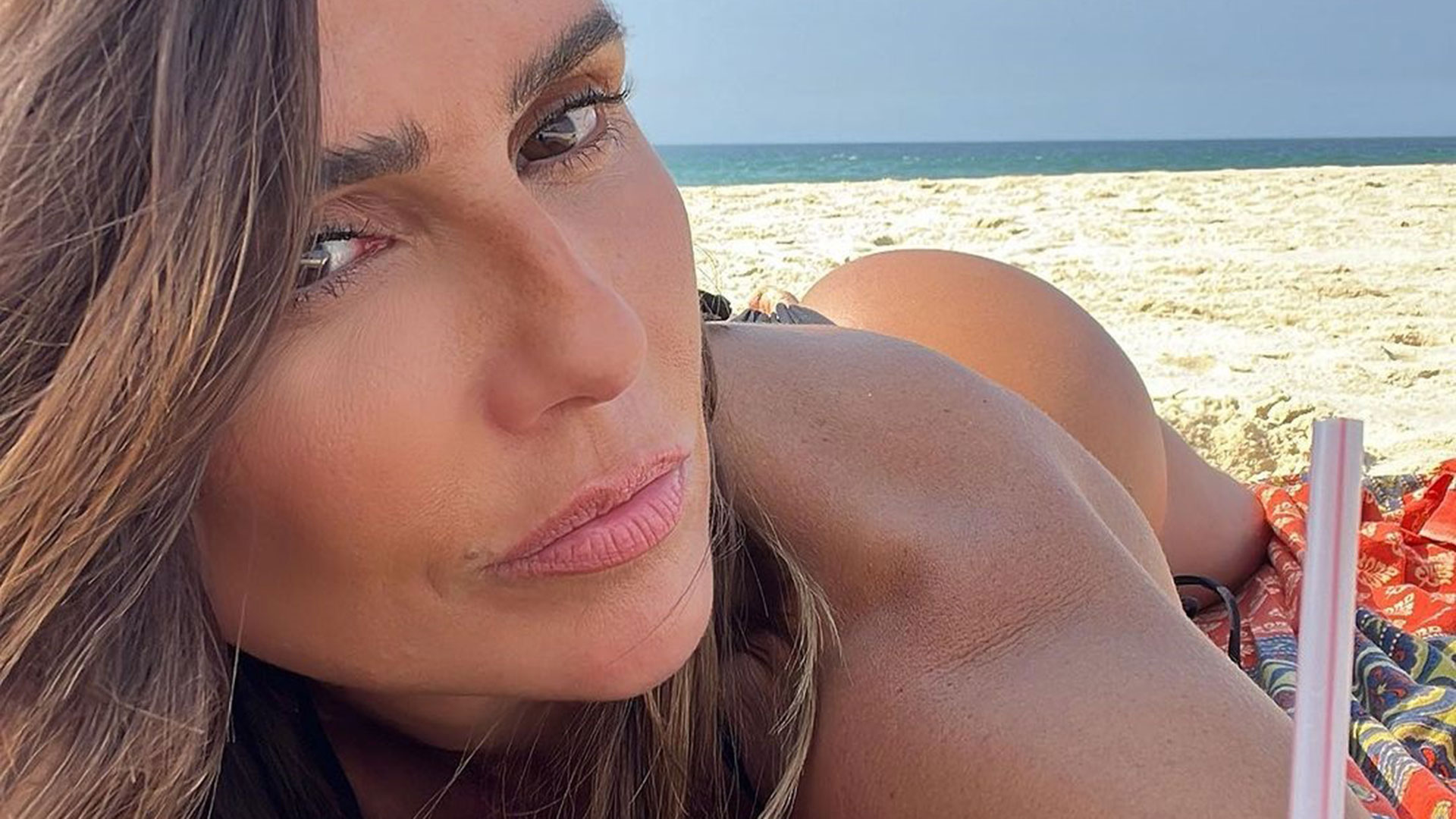 Deborah Secco comenta sobre fama que ganhou na web: ‘Nem sou tanto’