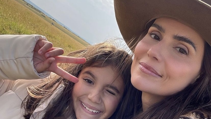 Deborah Secco abre álbum de fotos de viagem ao Quênia com a filha