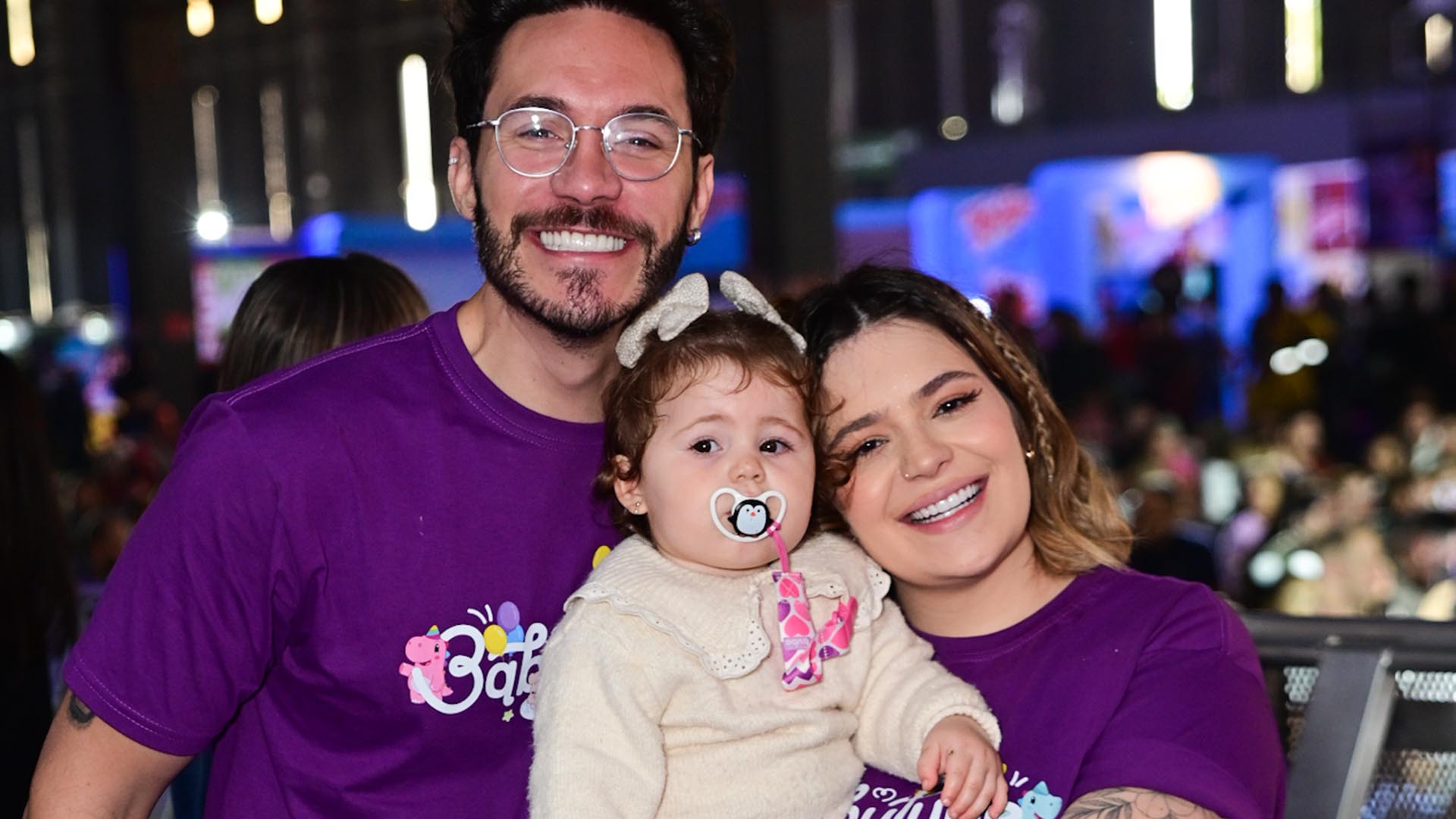 Filha de Viih Tube e Eliezer, Lua faz ‘caras e bocas’ em evento