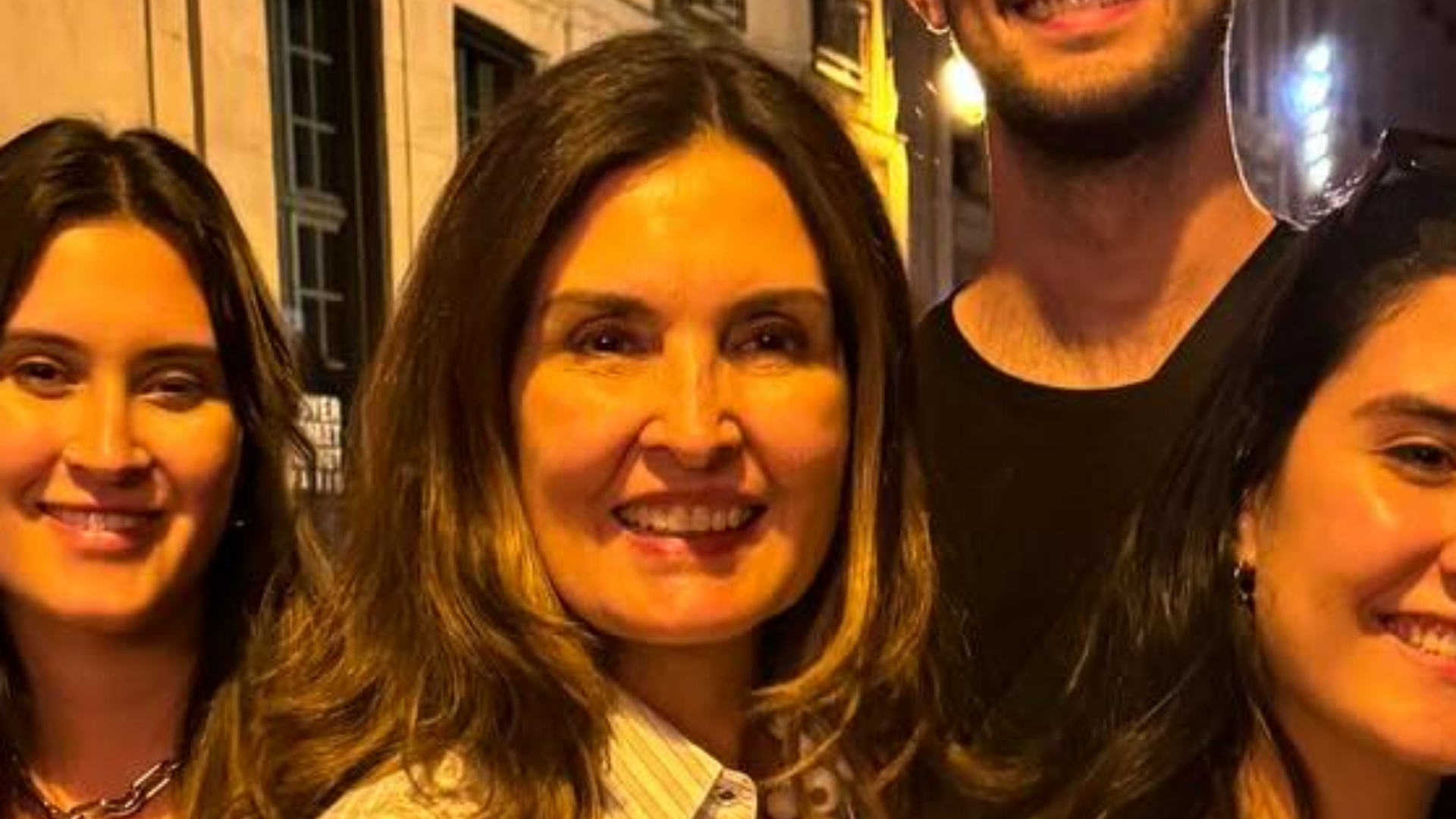 Fátima Bernardes celebra encontro com os trigêmeos em Paris: “Bom demais”