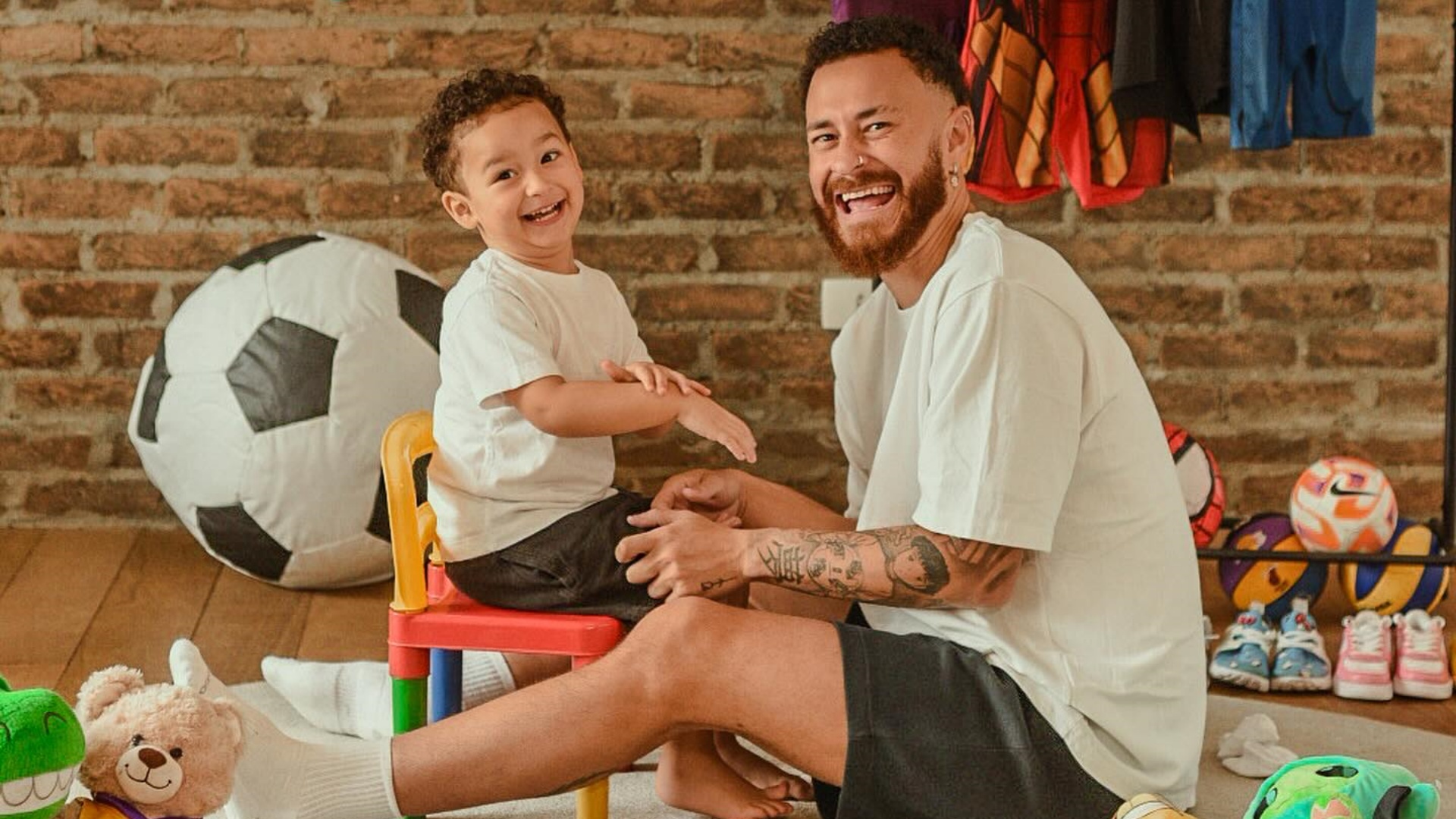Com cliques fofos, Fred Bruno celebra aniversário do filho: “Maior presente”