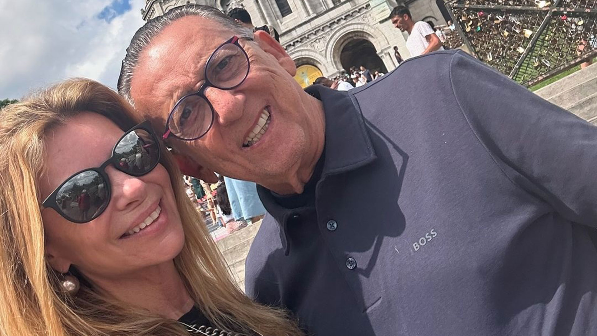 Esposa de Galvão Bueno segue tradição romântica em Paris