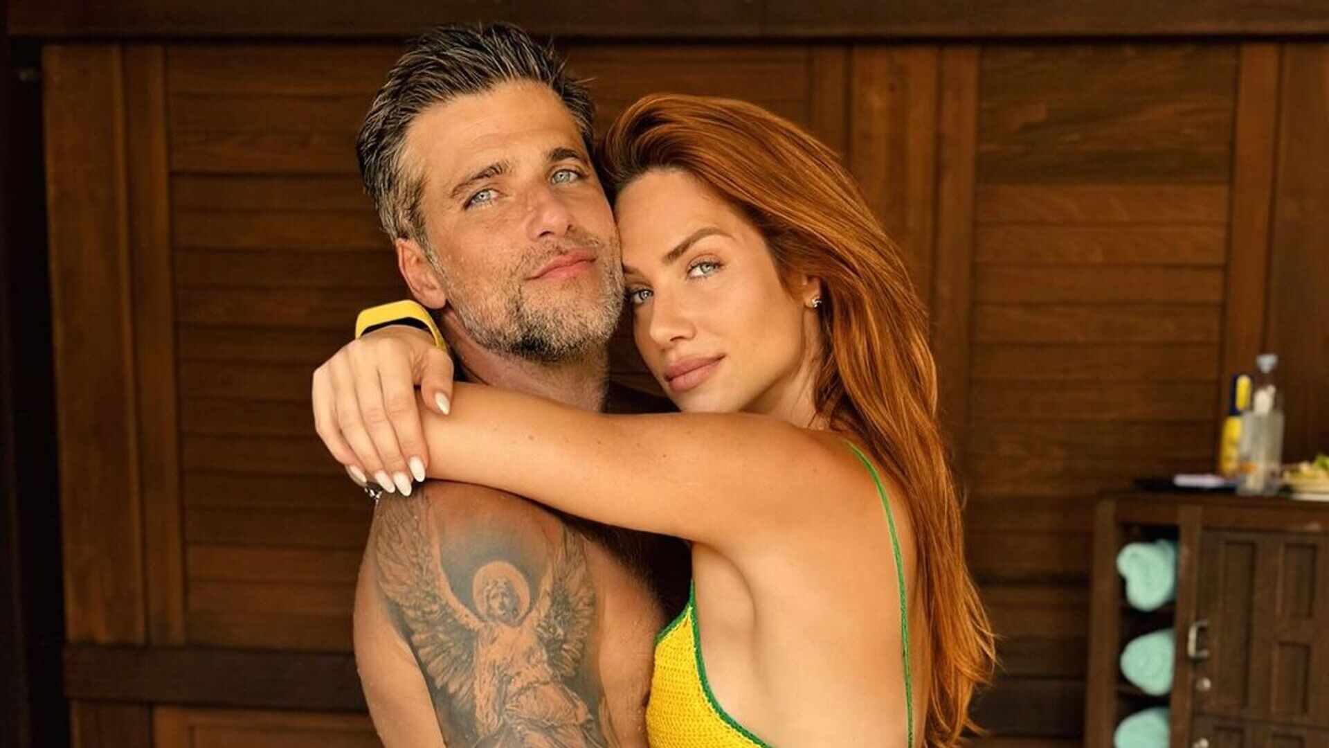 Giovanna Ewbank chama a atenção com ‘mão boba’ de Bruno Gagliasso