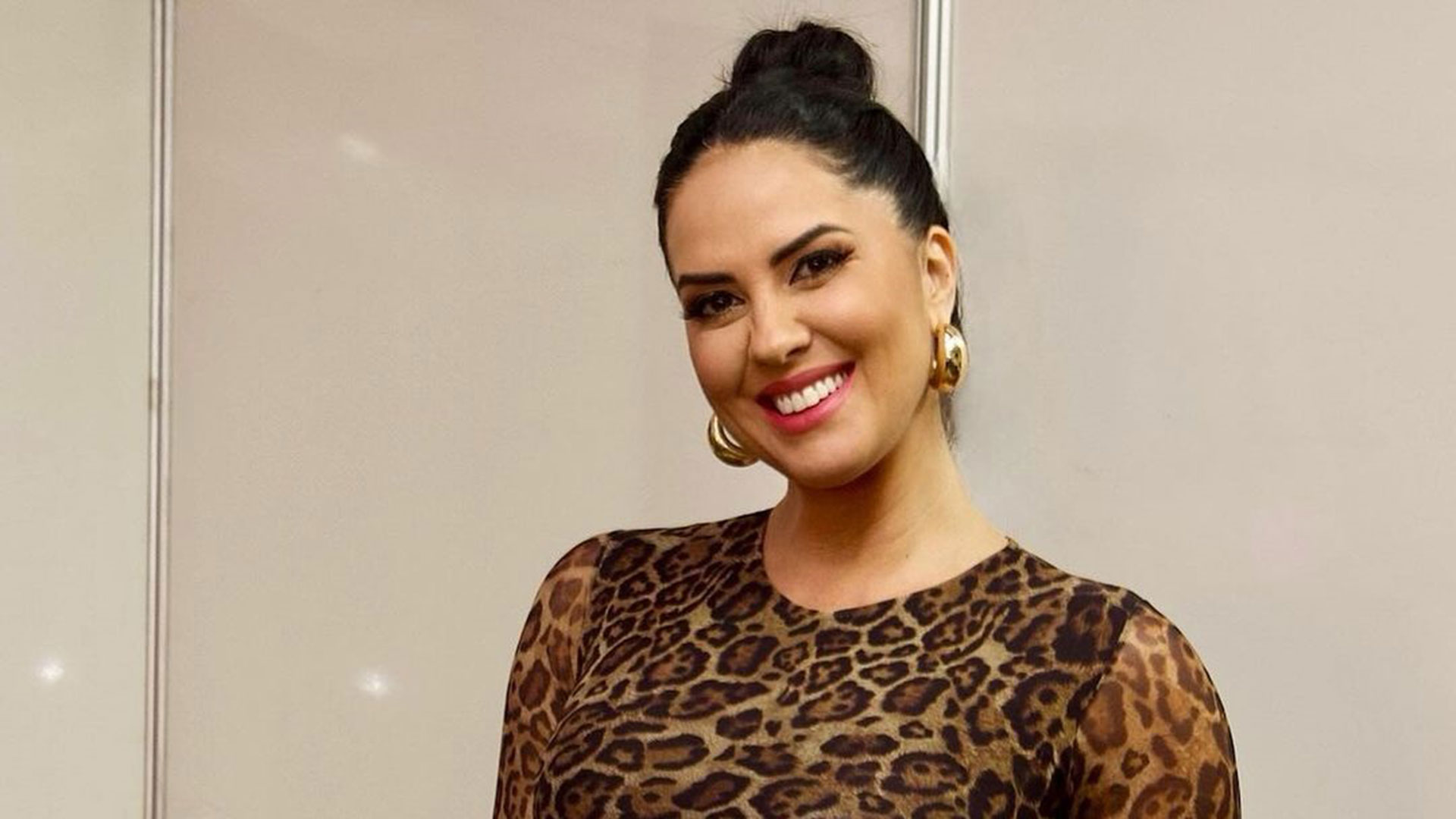Grávida, Graciele Lacerda mostra a evolução da barriga
