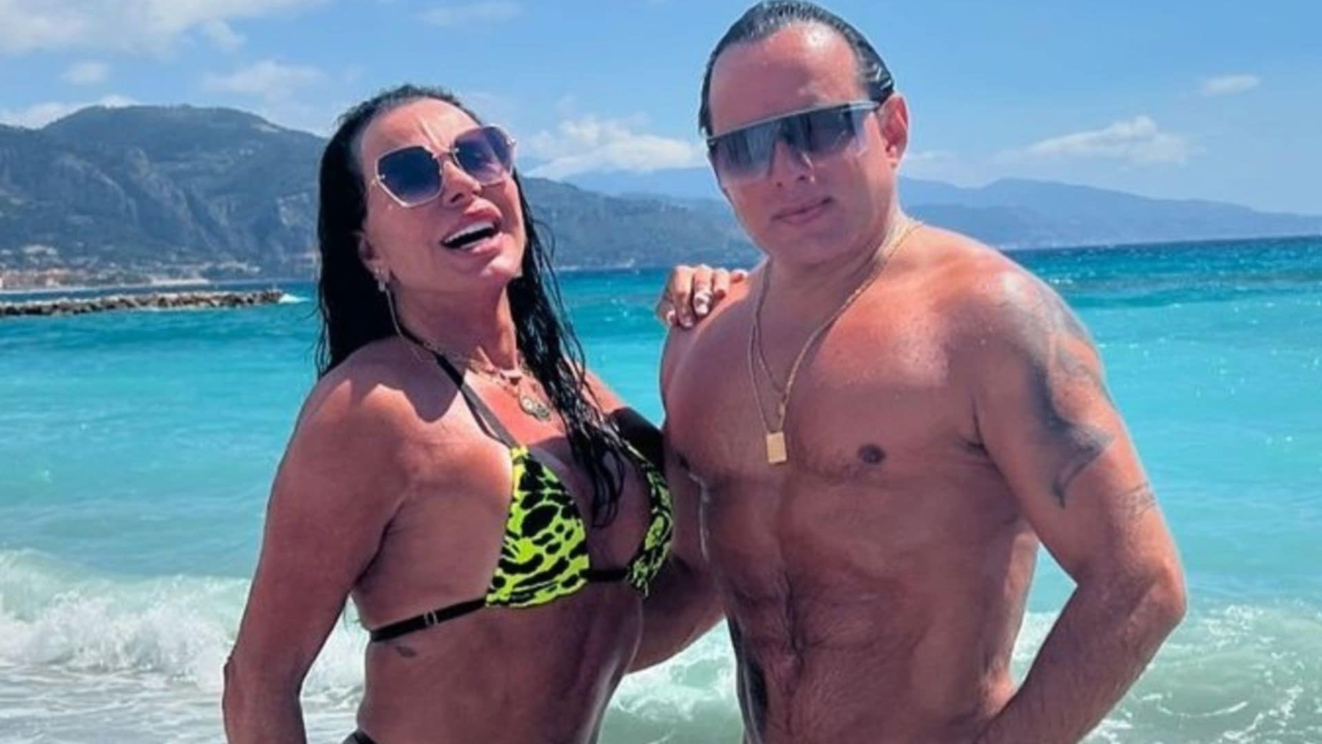 Gretchen exibe situação atual de seu corpo e do marido em fotos na praia