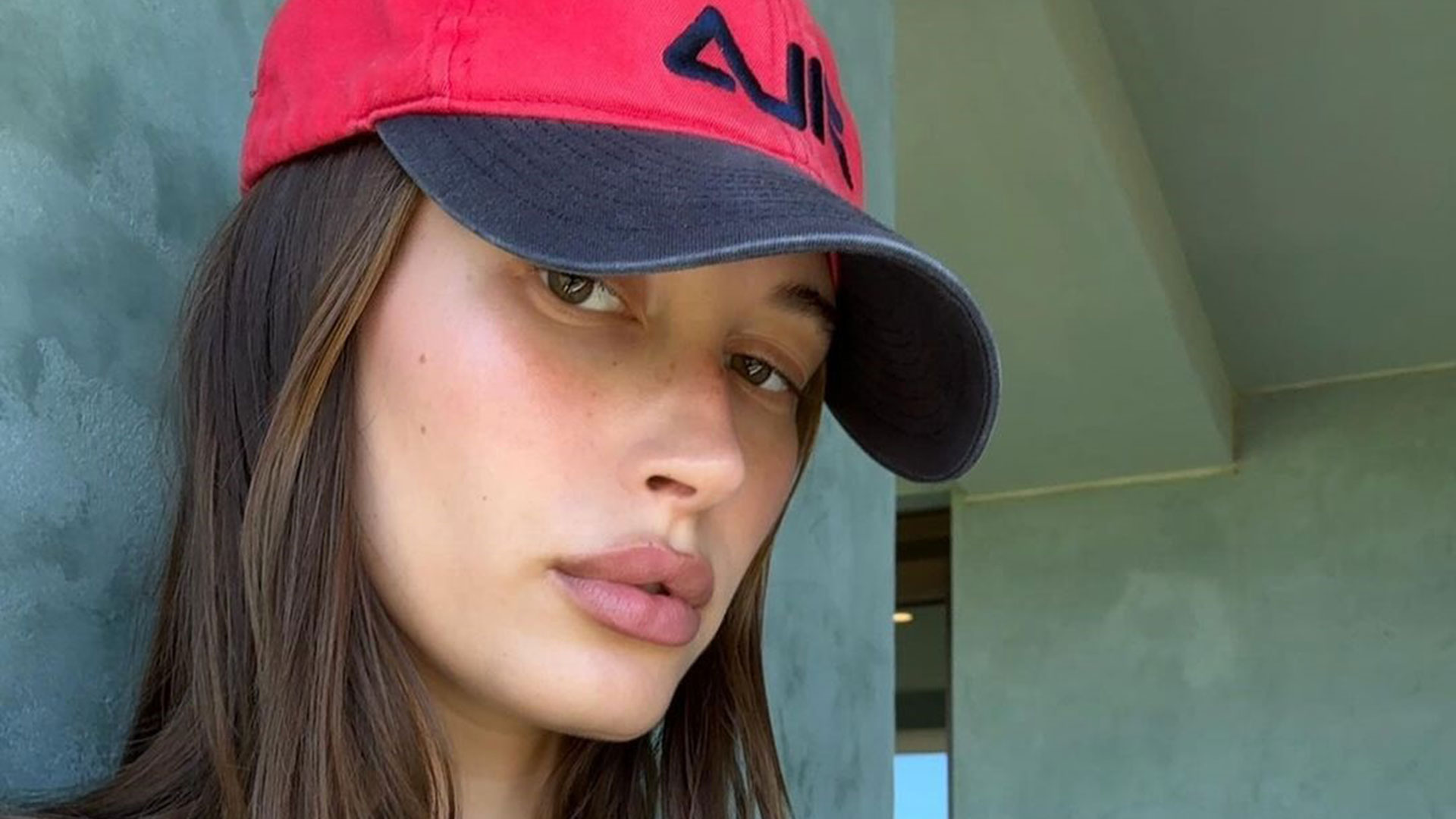 Hailey Bieber revela como conseguiu esconder a gravidez por seis meses