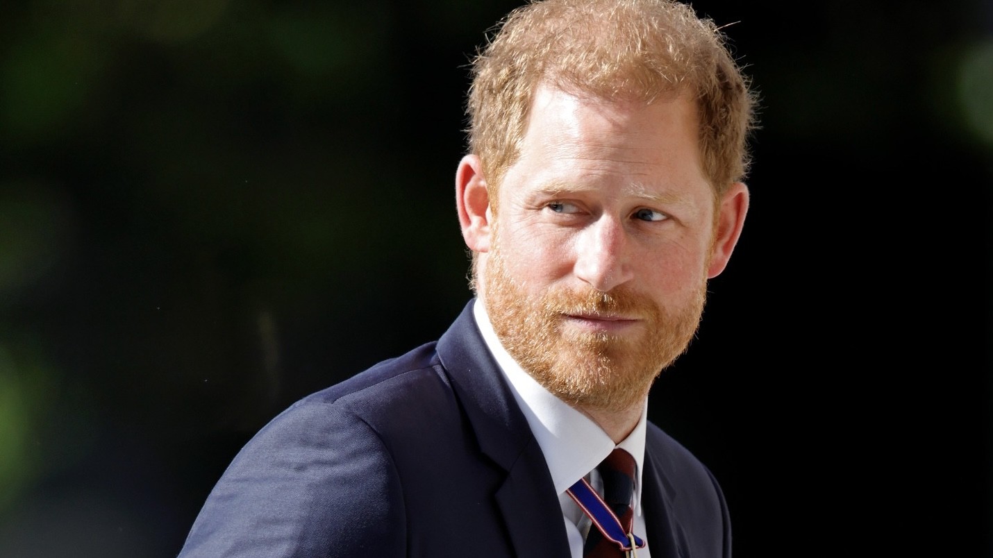 Príncipe Harry culpa imprensa britânica por brigas com família real