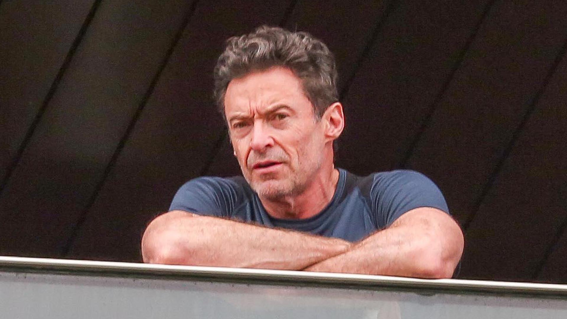 Hugh Jackman aproveita o domingo em hotel no Rio de Janeiro