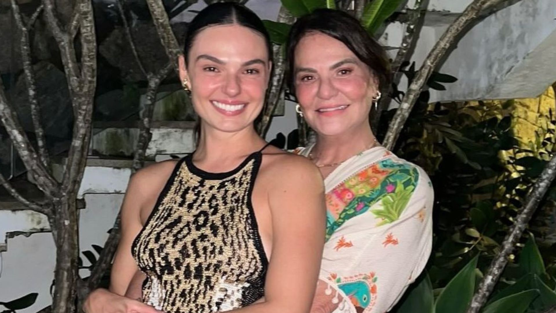 Mãe de Isis Valverde relata decisão difícil em tratamento contra o câncer