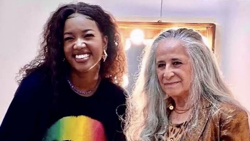 IZA recebe apoio de Maria Bethânia após expor traição de namorado