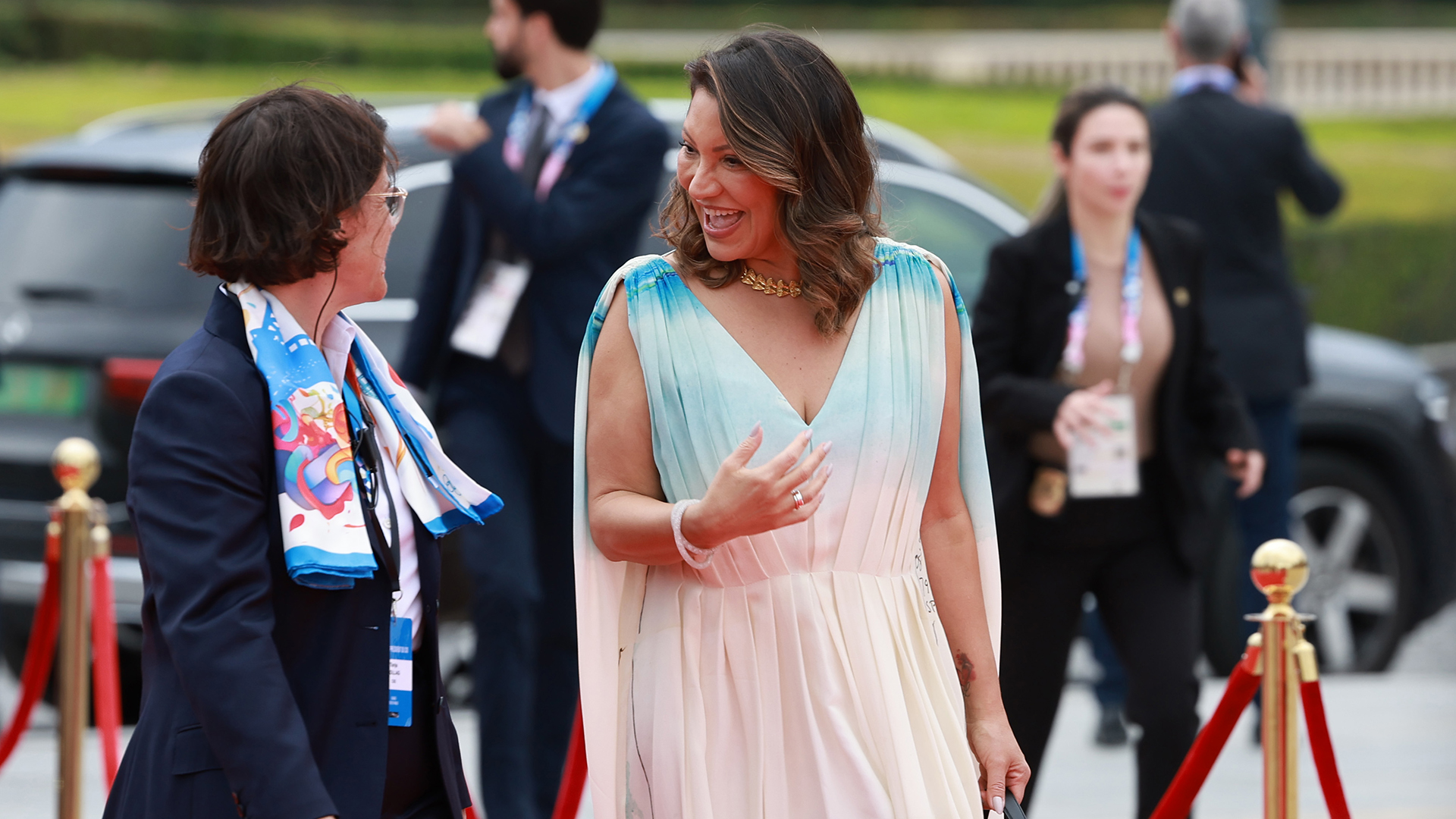 Saiba o preço do vestido que Janja Silva usou em Paris
