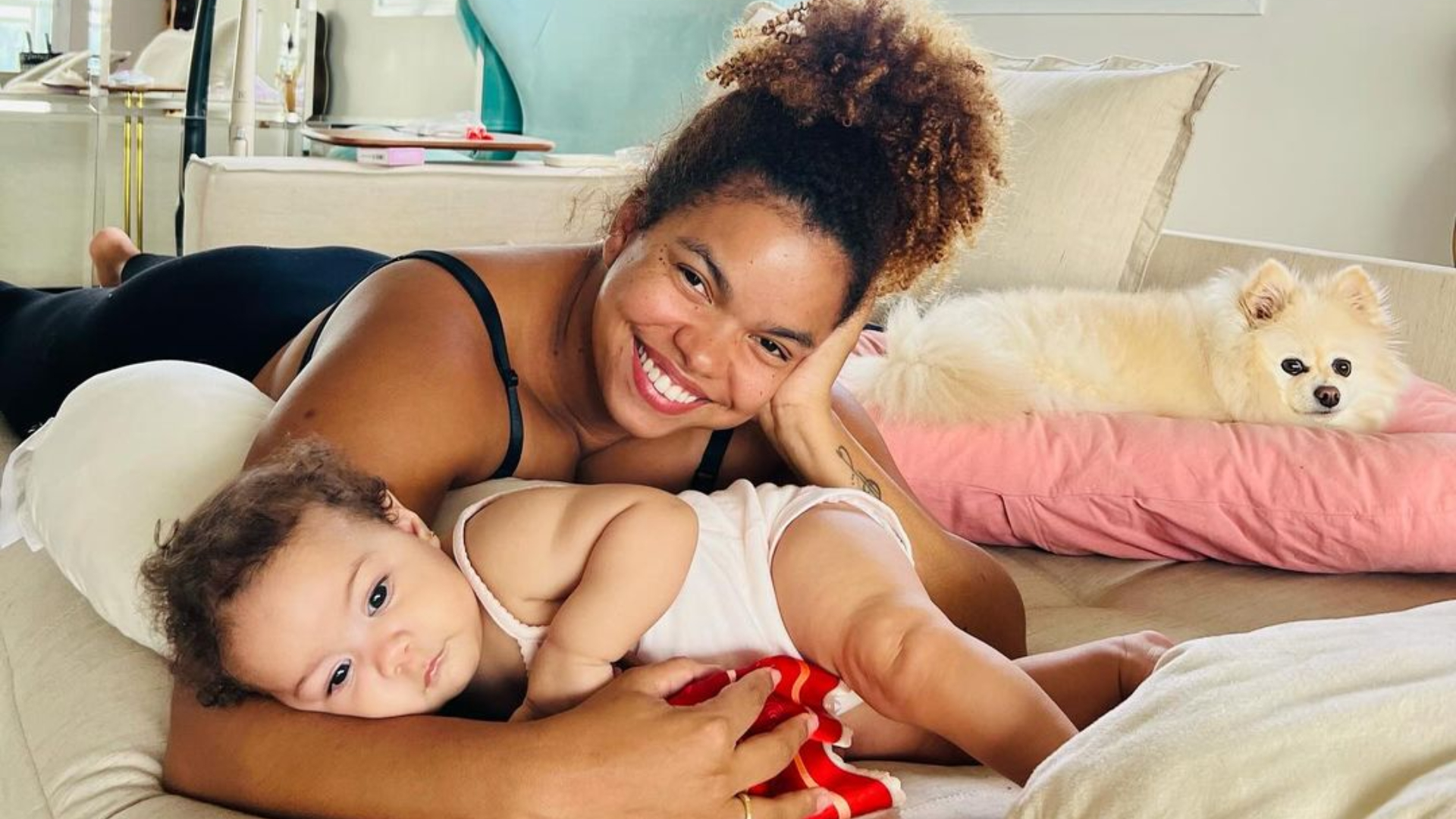 Jeniffer Nascimento derrete internautas com fotos da filha, Lara