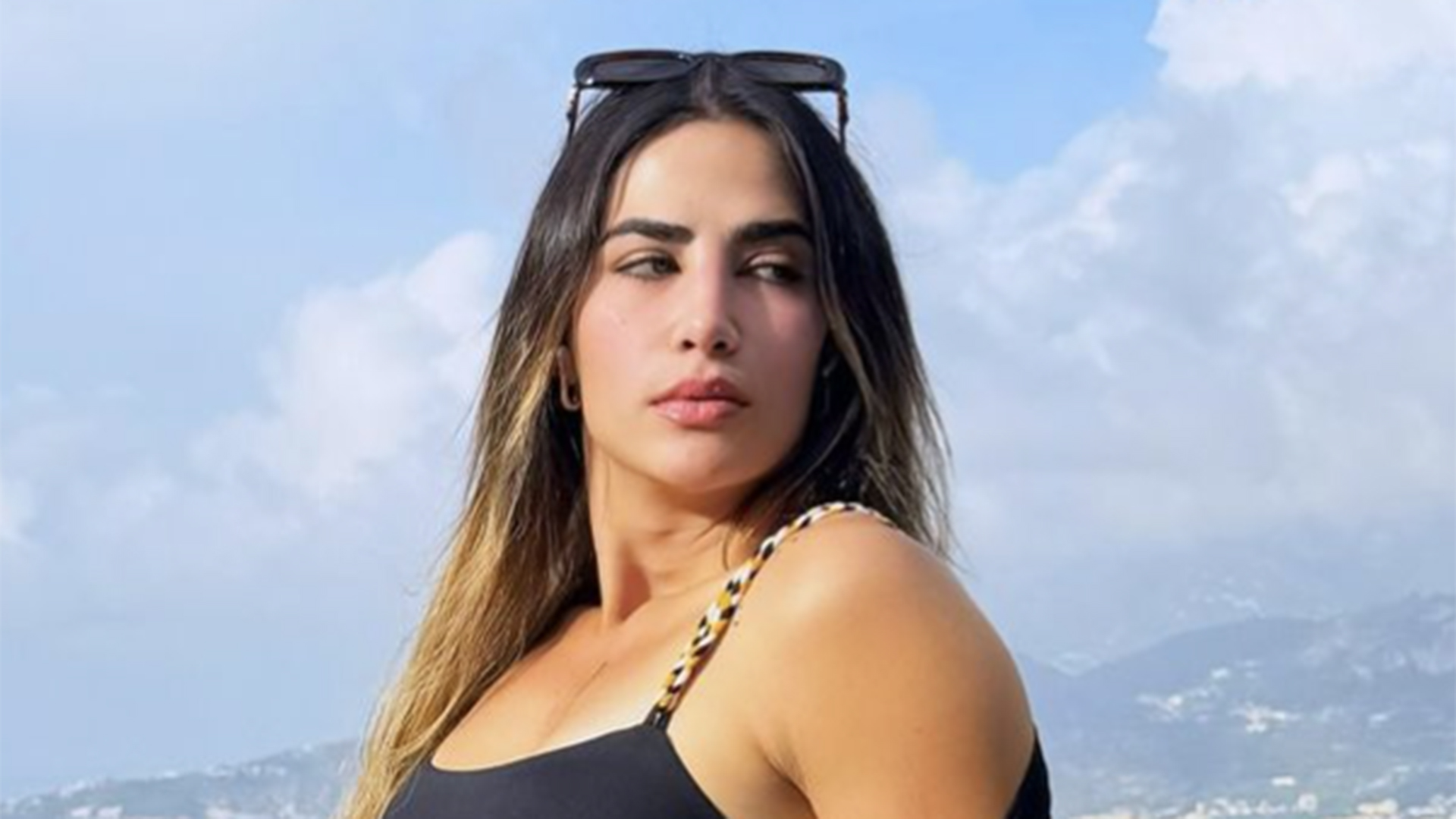Filha de Leonardo exibe nova silhueta após perder mais de 30 kg