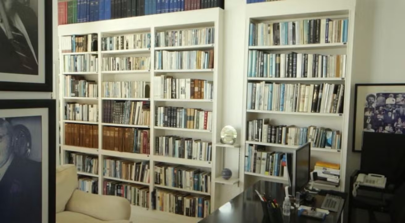 À venda, apartamento de Jô Soares tem redução de preço; veja valor e fotos
