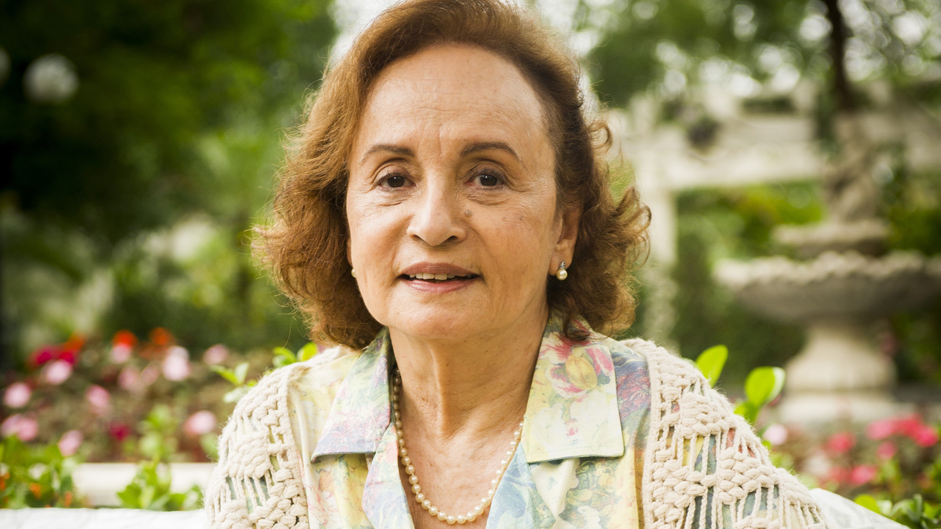 Joana Fomm faz rara aparição em evento após 8 anos longe das novelas