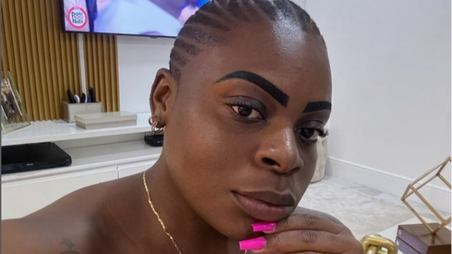Jojo Todynho escondeu plástica de amigos; veja outros procedimentos da cantora