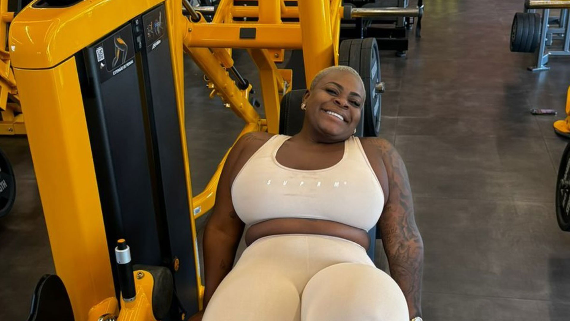 Jojo Todynho ‘dá close’ na academia e posa sorridente