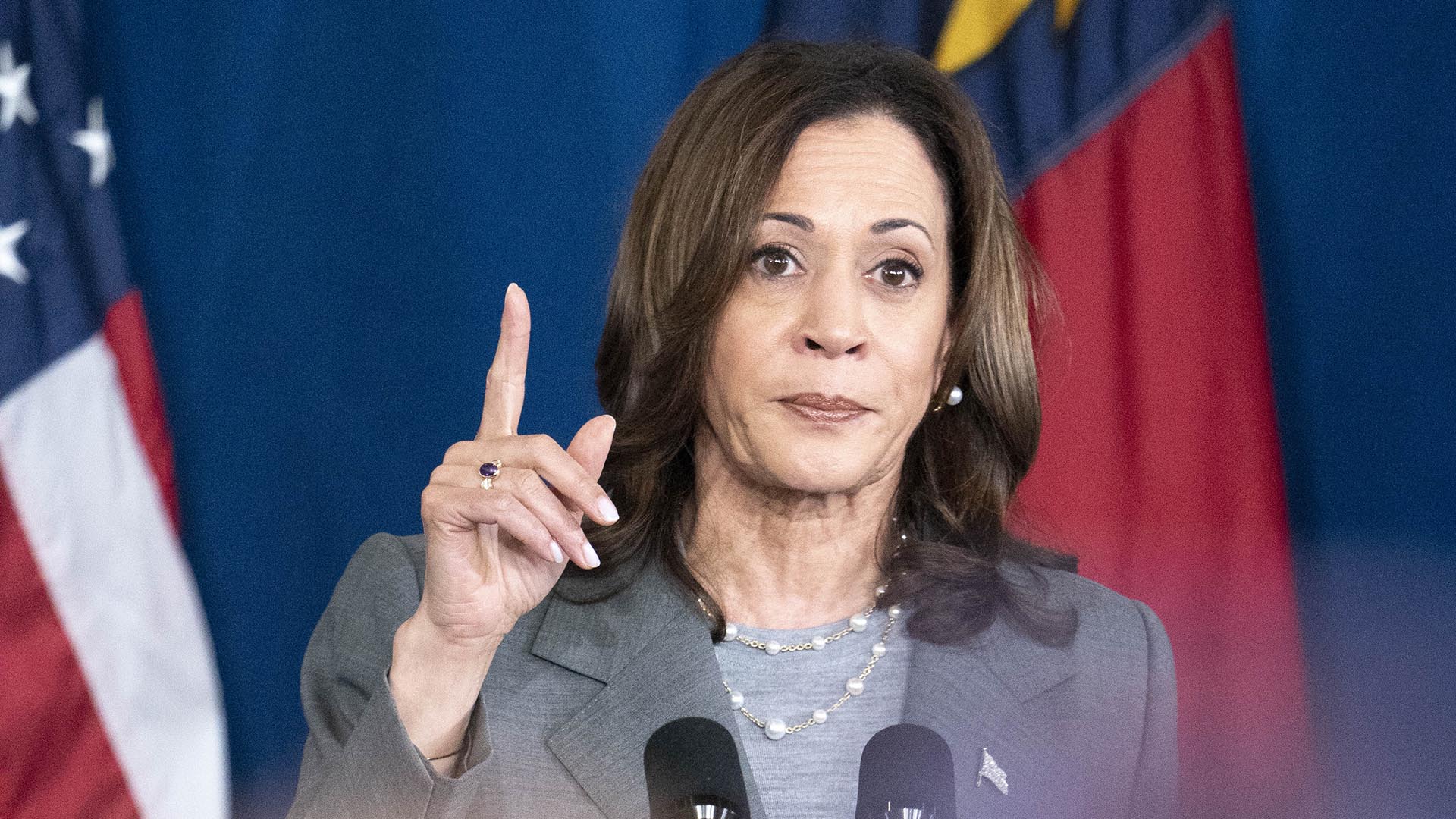 Quem é Kamala Harris? Ela pode assumir o lugar de Joe Biden na eleição