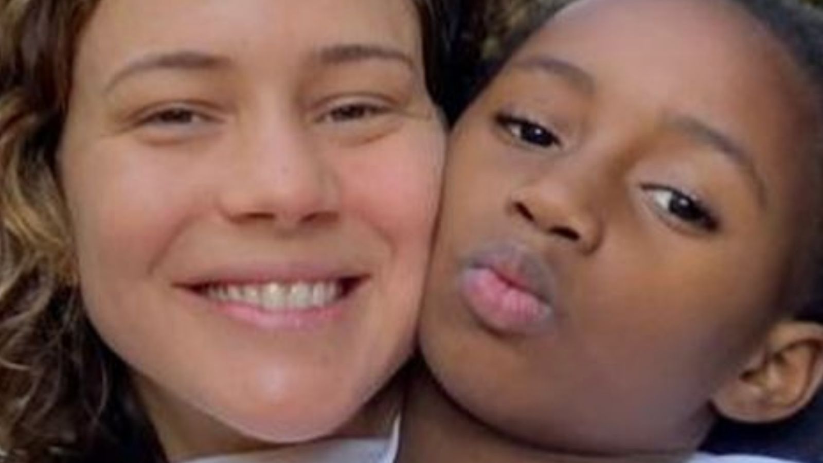Leandra Leal abre álbum de fotos inéditas no aniversário da filha: “Me fez mãe”