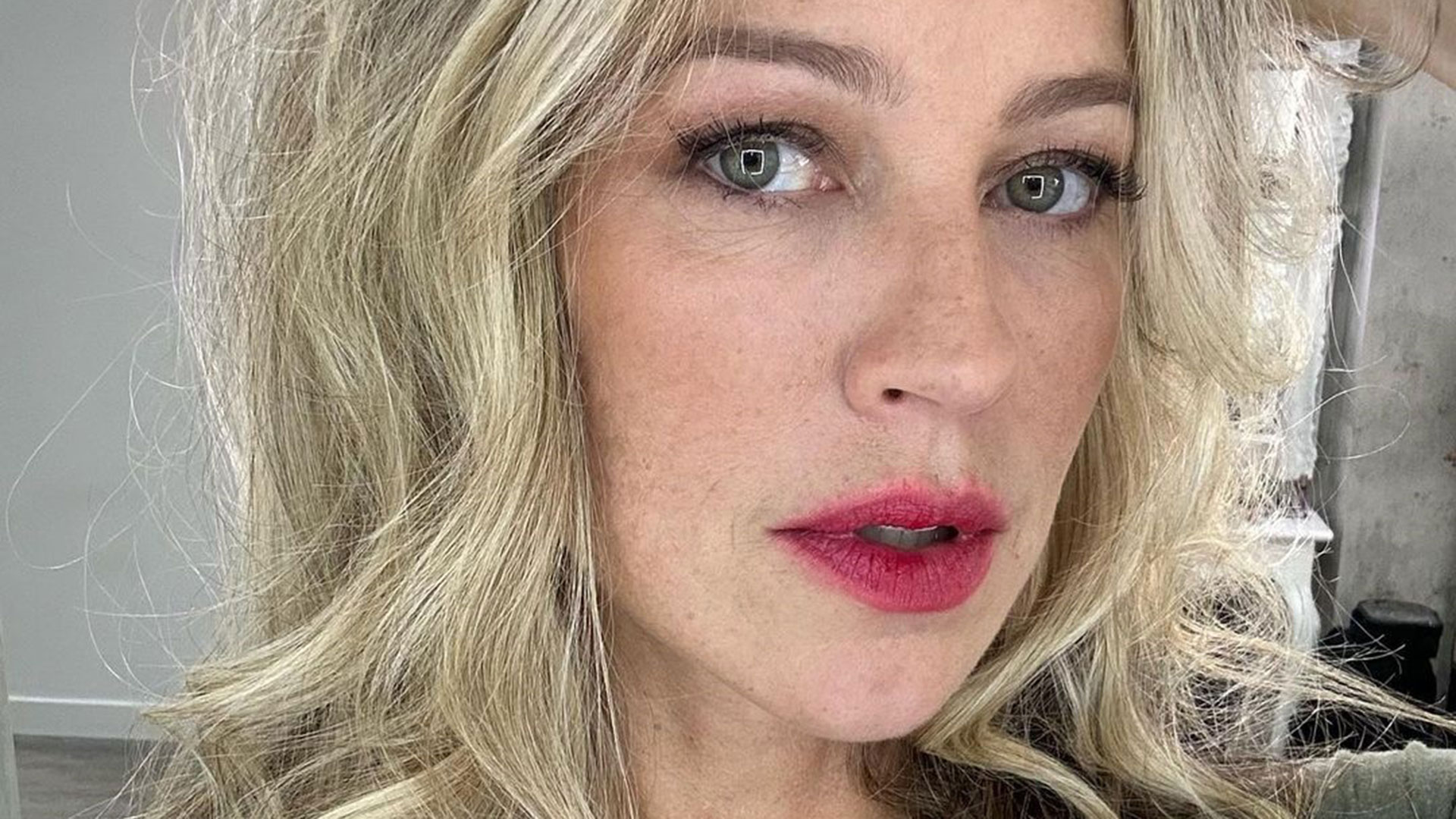 Luana Piovani responde fã e revela motivo do término do namoro
