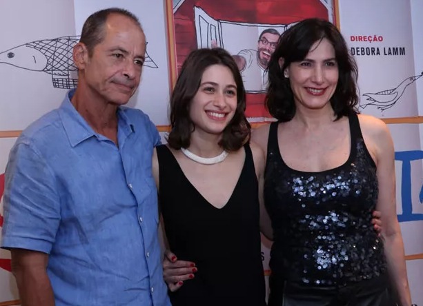 Luisa Arraes com os pais, o diretor Guel Arraes e a atriz Virgínia Cavendish - Reprodução/Instagram