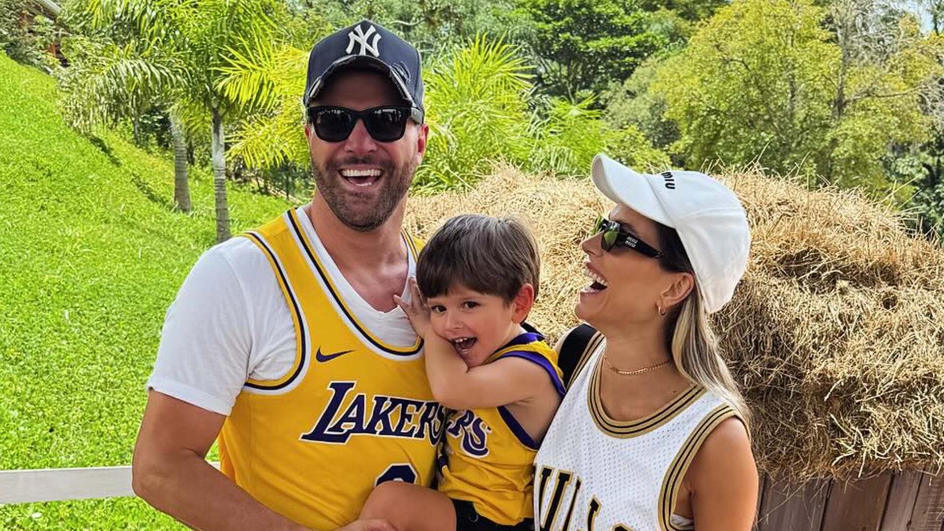 Flávia Viana abre intimidade com família e reflete sobre futuro de filho: ‘Trouxe leveza’
