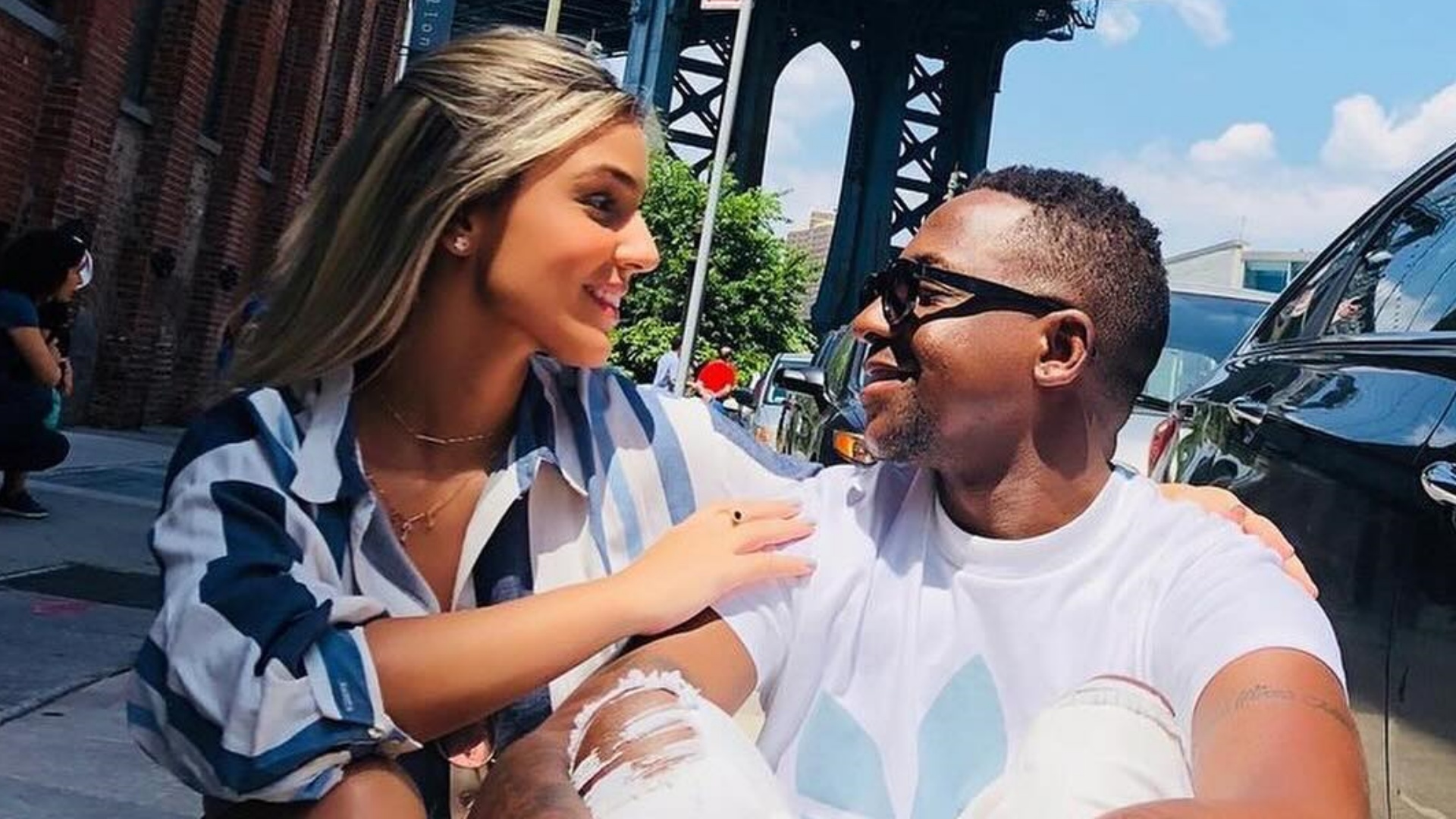 Mumuzinho surge em clima de romance com a esposa e se declara: “Mulher incrível”