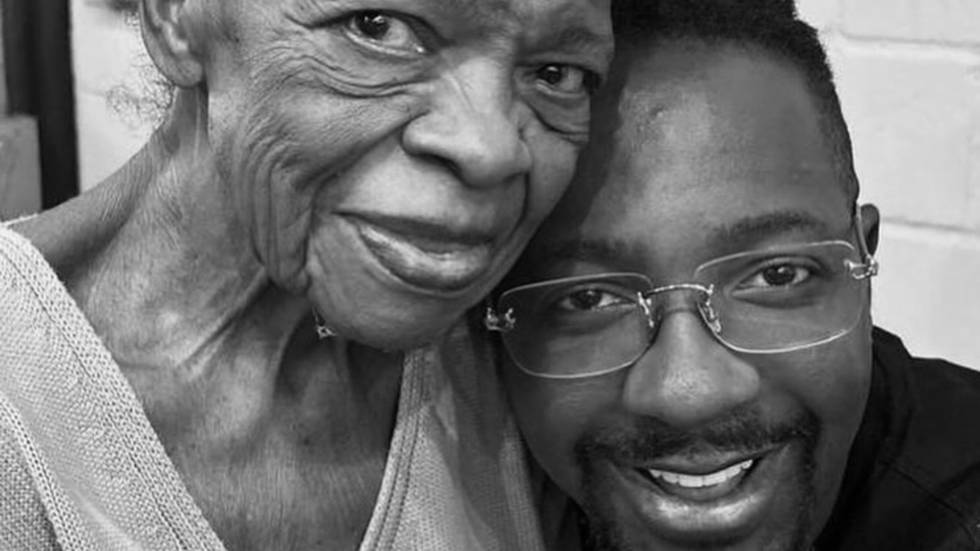 Mumuzinho comove ao anunciar morte da avó: “Foi uma linda passagem”