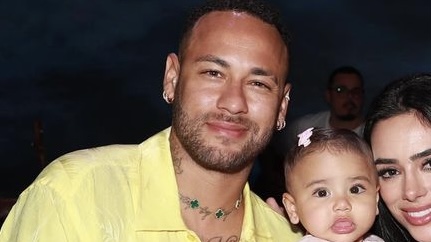 Fofura! Neymar Jr recebe visita especial de Mavie durante treino