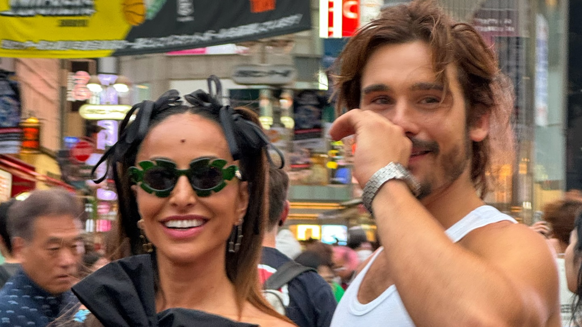 Nicolas Prattes mostra registros de viagem ao Japão com Sabrina Sato