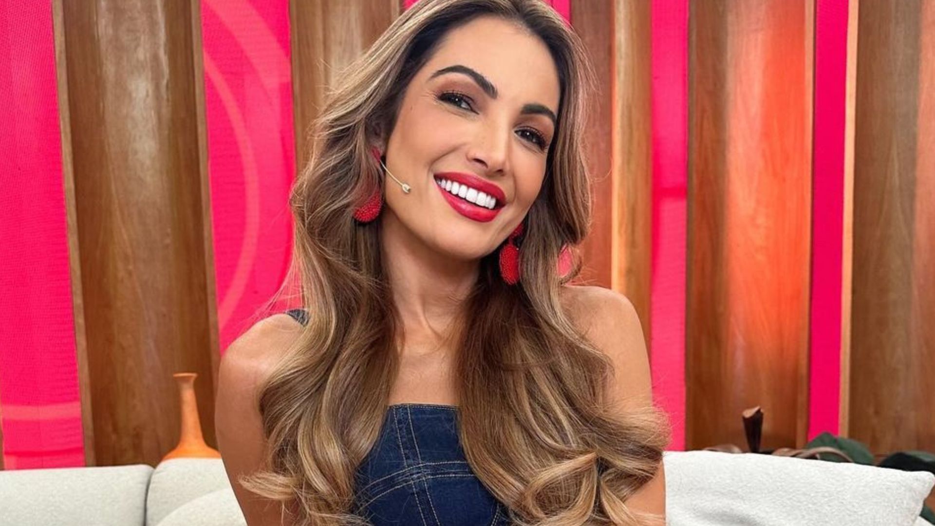 Patrícia Poeta comemora 2 anos no comando do ‘Encontro’: ‘Levando leveza’