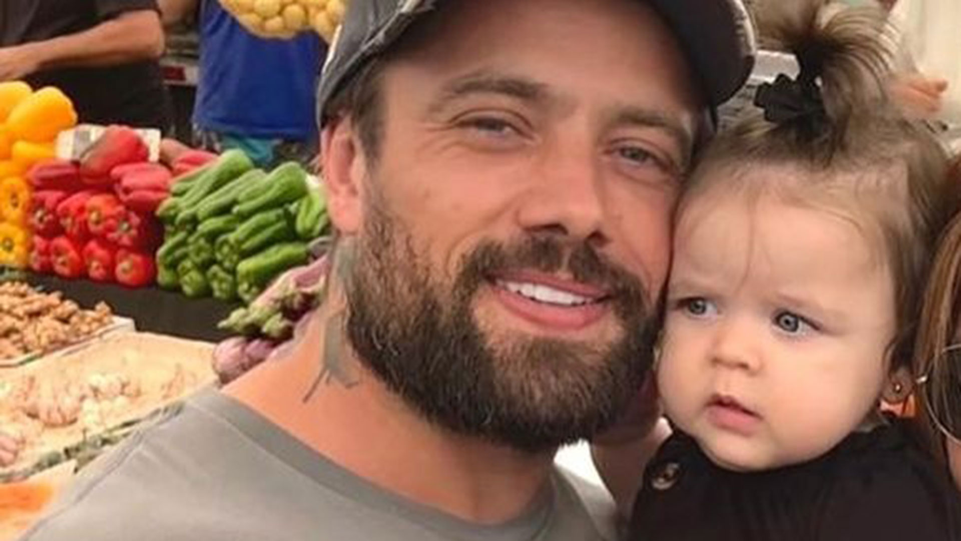 Rafael Cardoso relembra foto de infância e compara à filha caçula