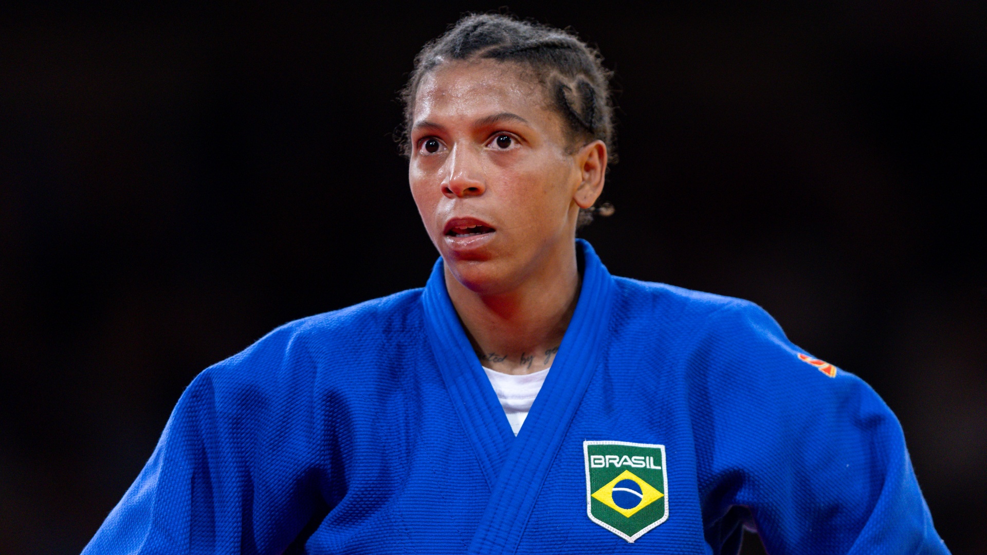 Rafaela Silva comove ao falar sobre fase difícil: “Tentei tirar a minha vida”