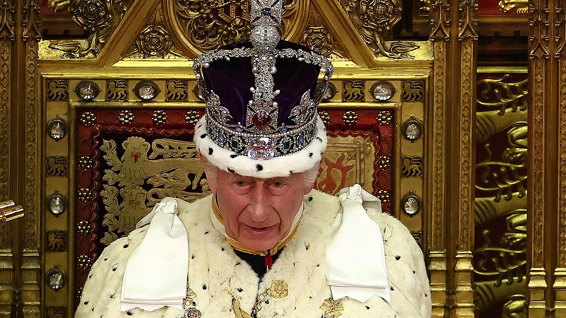 Rei Charles III volta a usar coroa histórica. Saiba o motivo